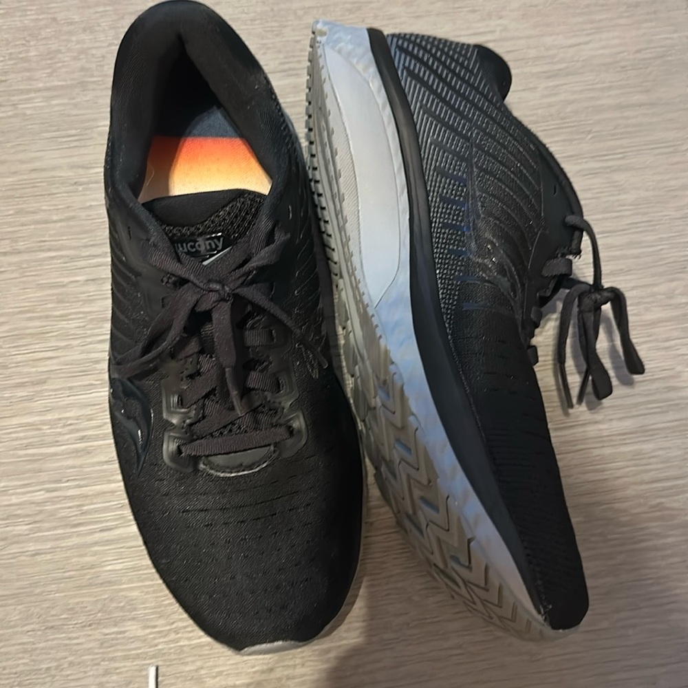 Saucony PWRRUN Shoes size 9